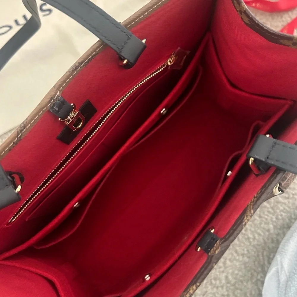 Louis Vuitton On the Go MM Monogram Tote - Picture 9 of 12